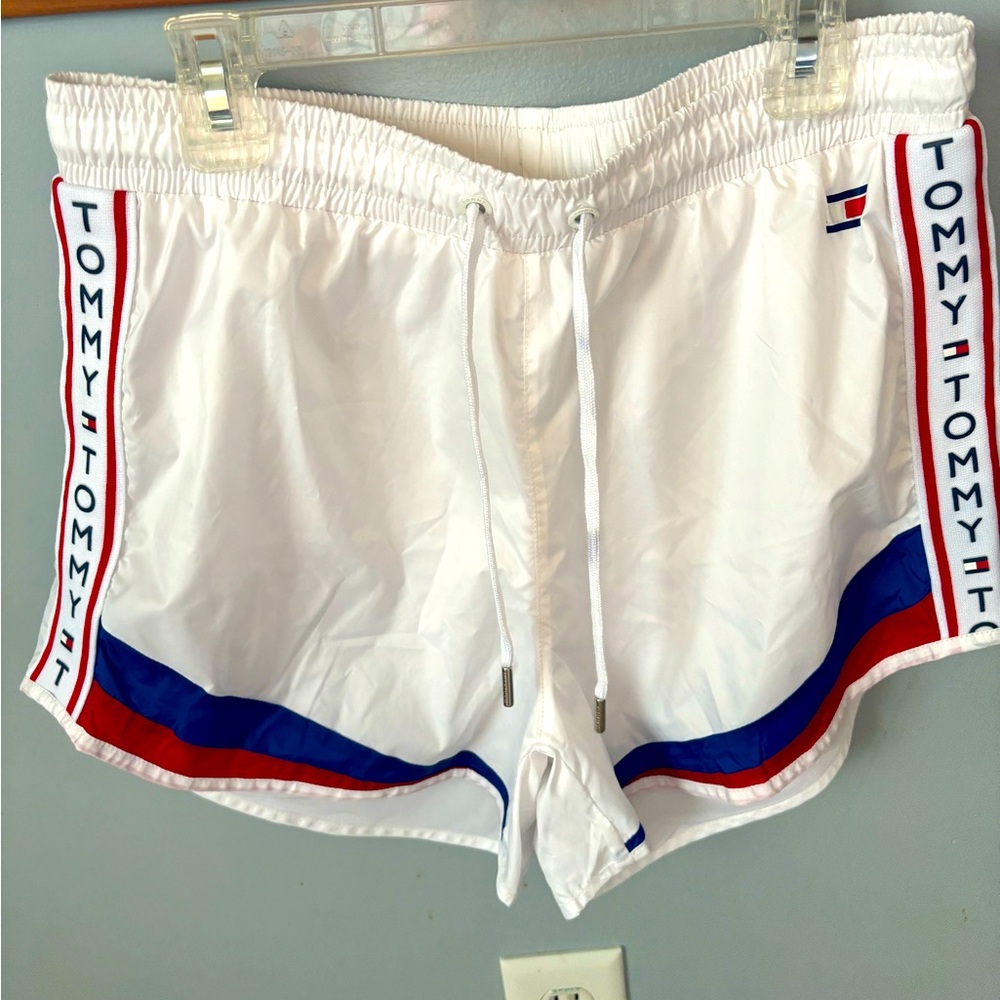 Tommy Hilfiger shorts, size M, like new.